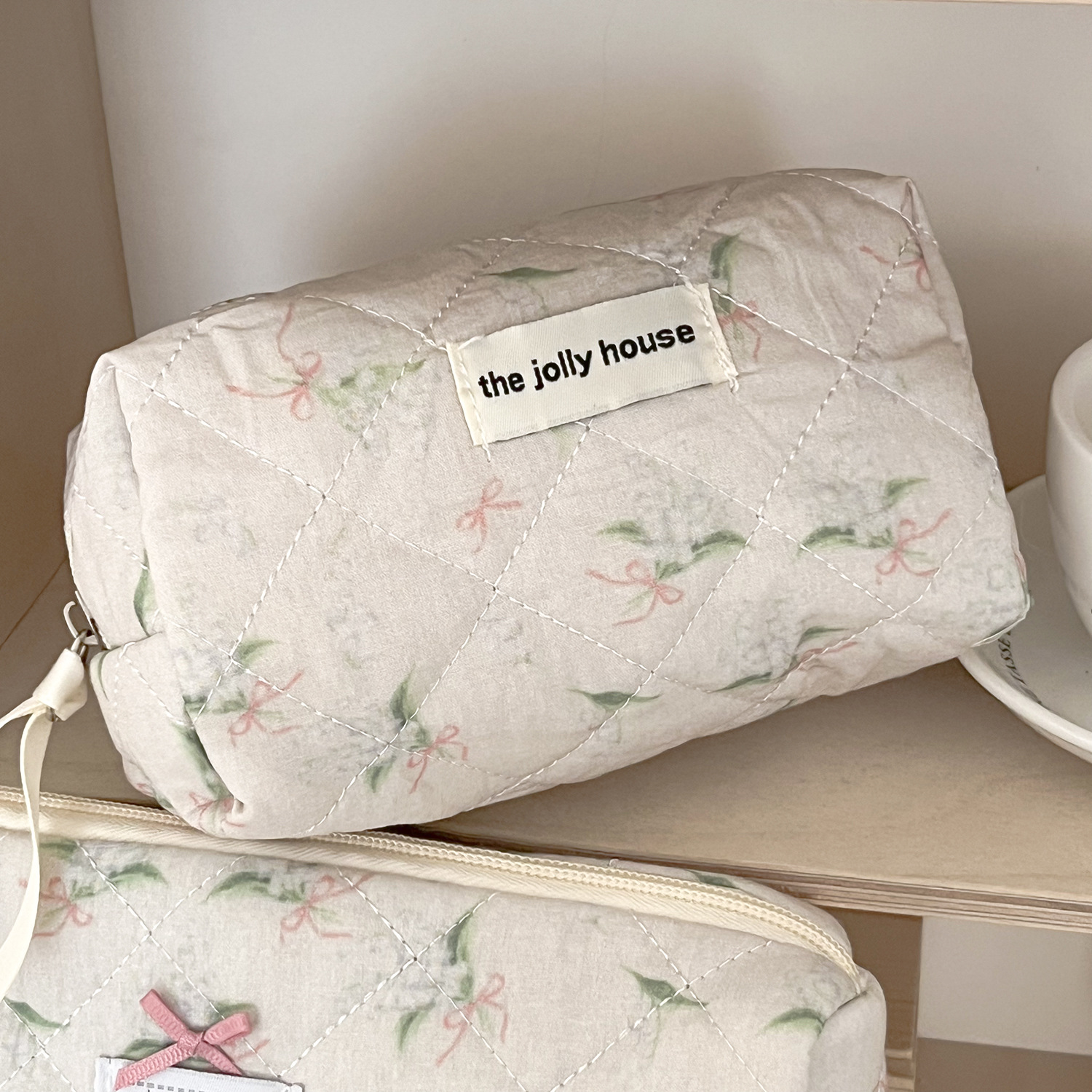 Picture of Cross-border Nali Elephant Cosmetic Bag High-value Travel Portable Storage Bag Student Dormitory Portable Wash Bag