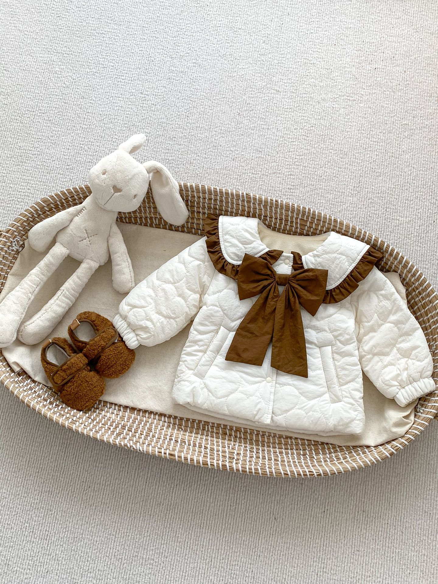 Picture of Winter Clothing 2025 New Style Girls' Cotton Outwear, Stylish Fleece-Lined Quilted Bow Lapel Kidsren's Warm Cotton Outwear