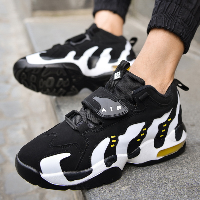 New sports shoes men's shoes Korean version of cow shoes Four Seasons thick soles increased jogging black and white cow air cushion shoes wholesale