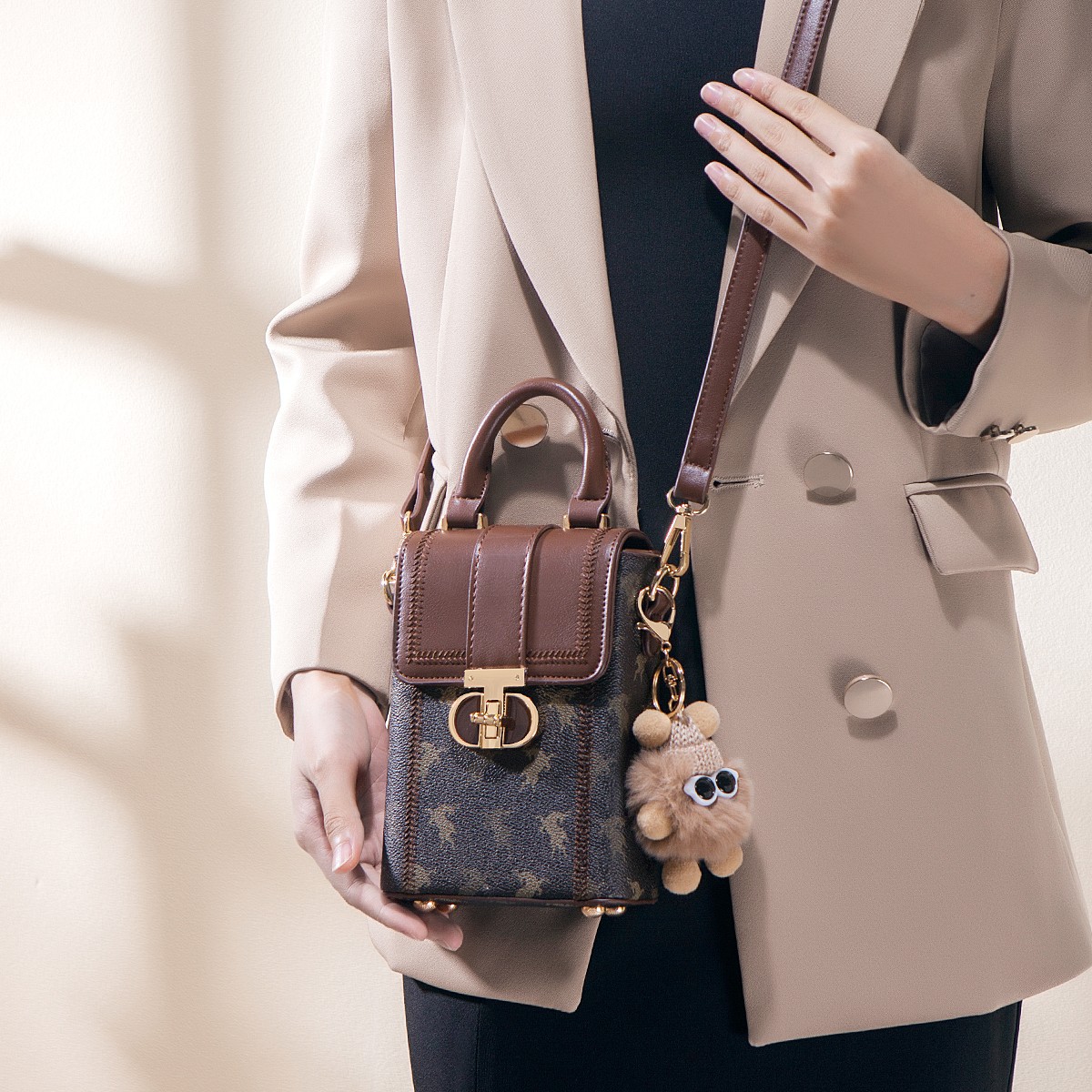 Picture of Women's Bag Small Bag 2024 New Fashion Mobile Phone Bag Women's Popular Shoulder Bag Women's Bag Autumn and Winter Gift Women's Bag
