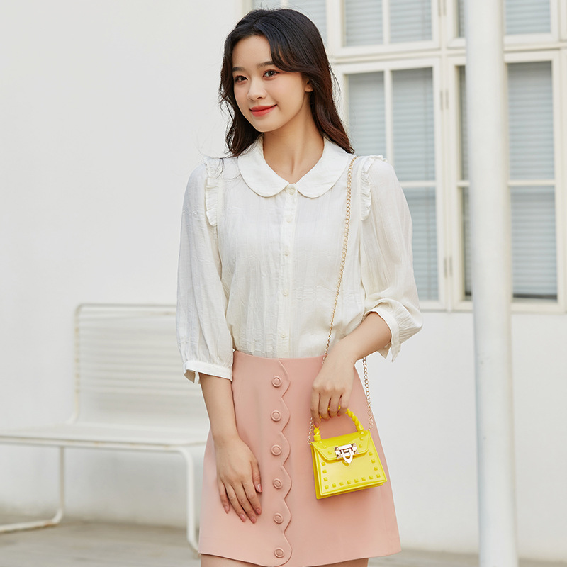 Picture of 2023 new fashion simple solid color rivet portable PVS mini jelly bag shoulder slung mouth red envelope wholesale