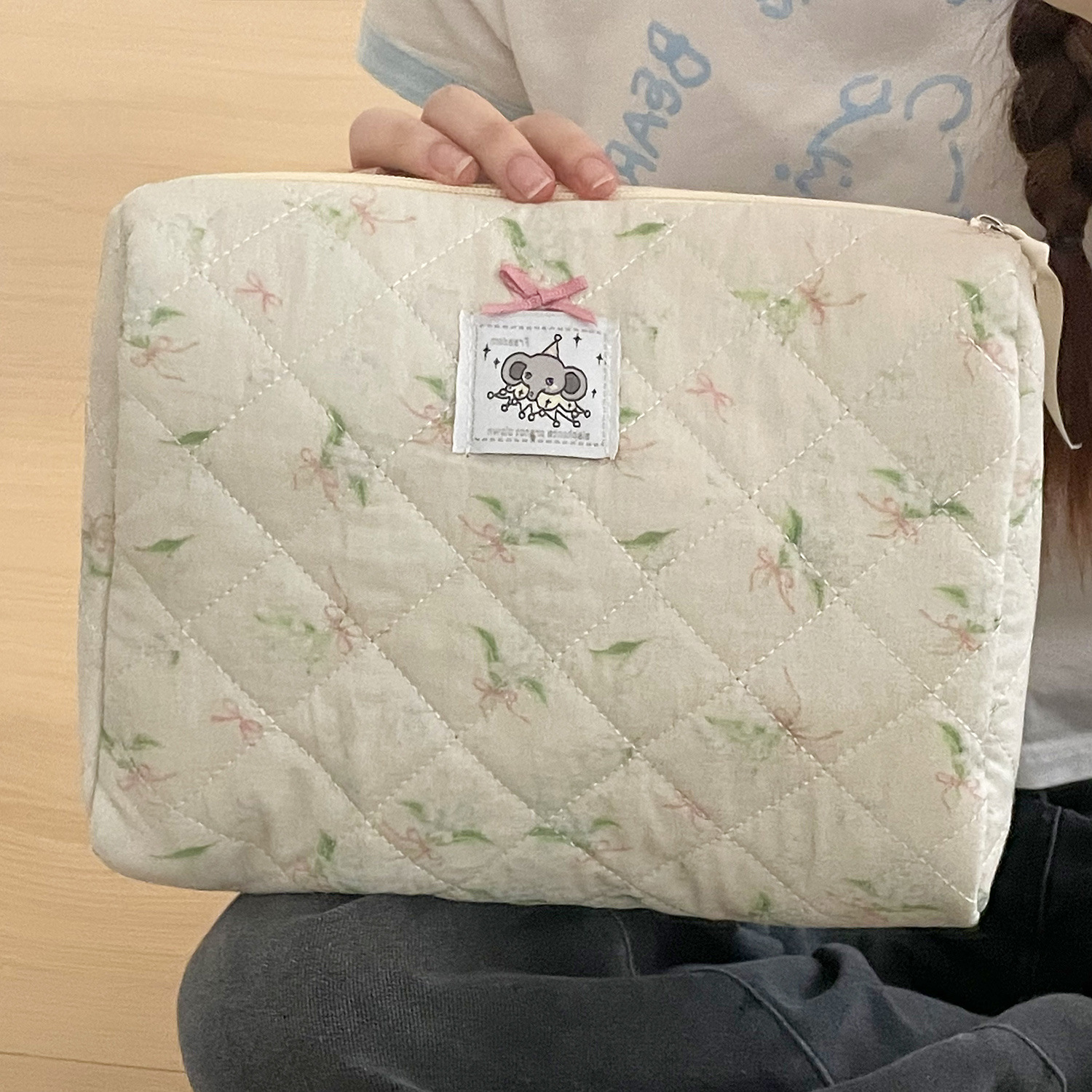 Picture of Cross-border Nali Elephant Cosmetic Bag High-value Travel Portable Storage Bag Student Dormitory Portable Wash Bag