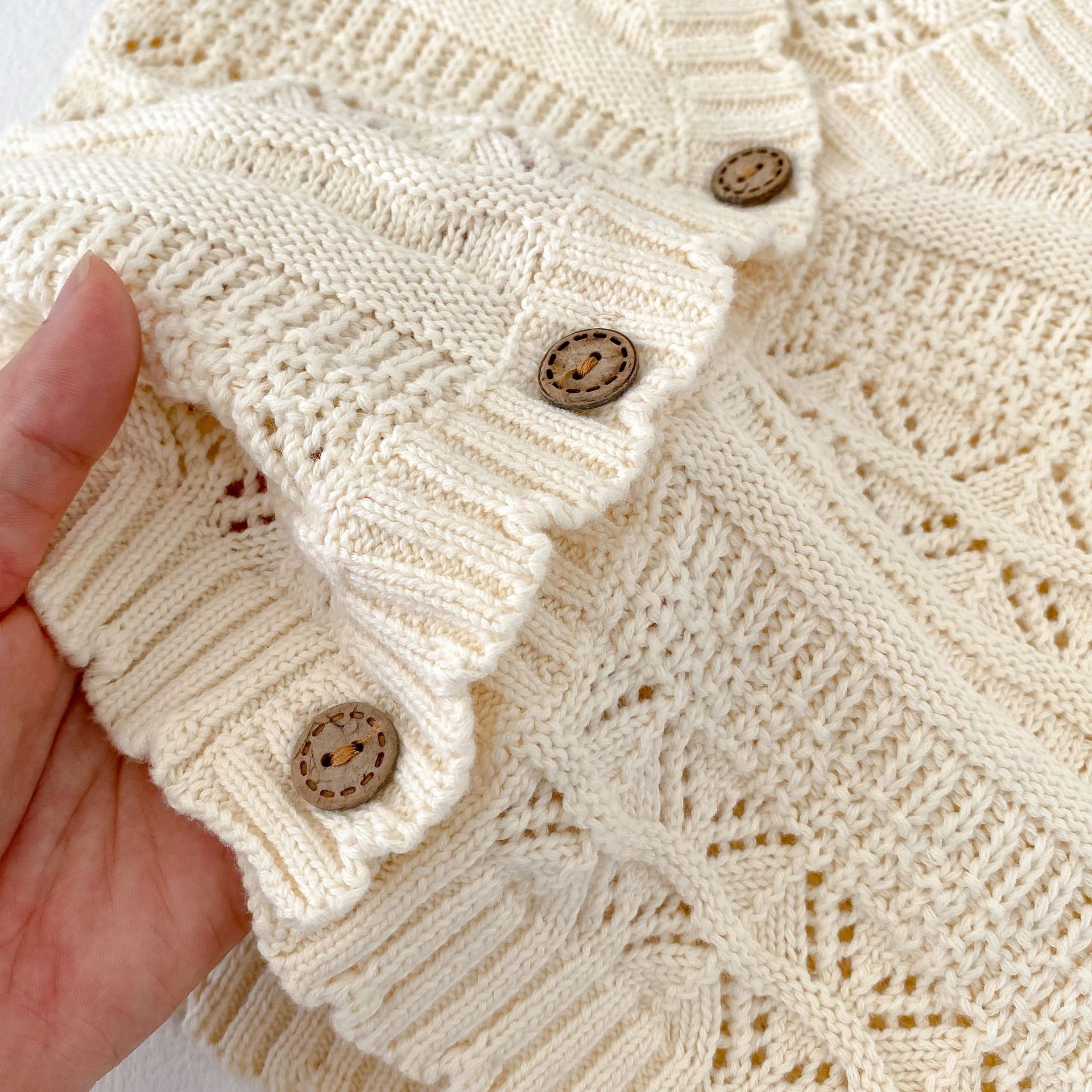 Picture of 2025 Autumn Internet Celebrity Infants and Young Kidsren, Male and Female Babies, Baita Crochet V Neck Knitted Cardigan Sweater Vest Jacket
