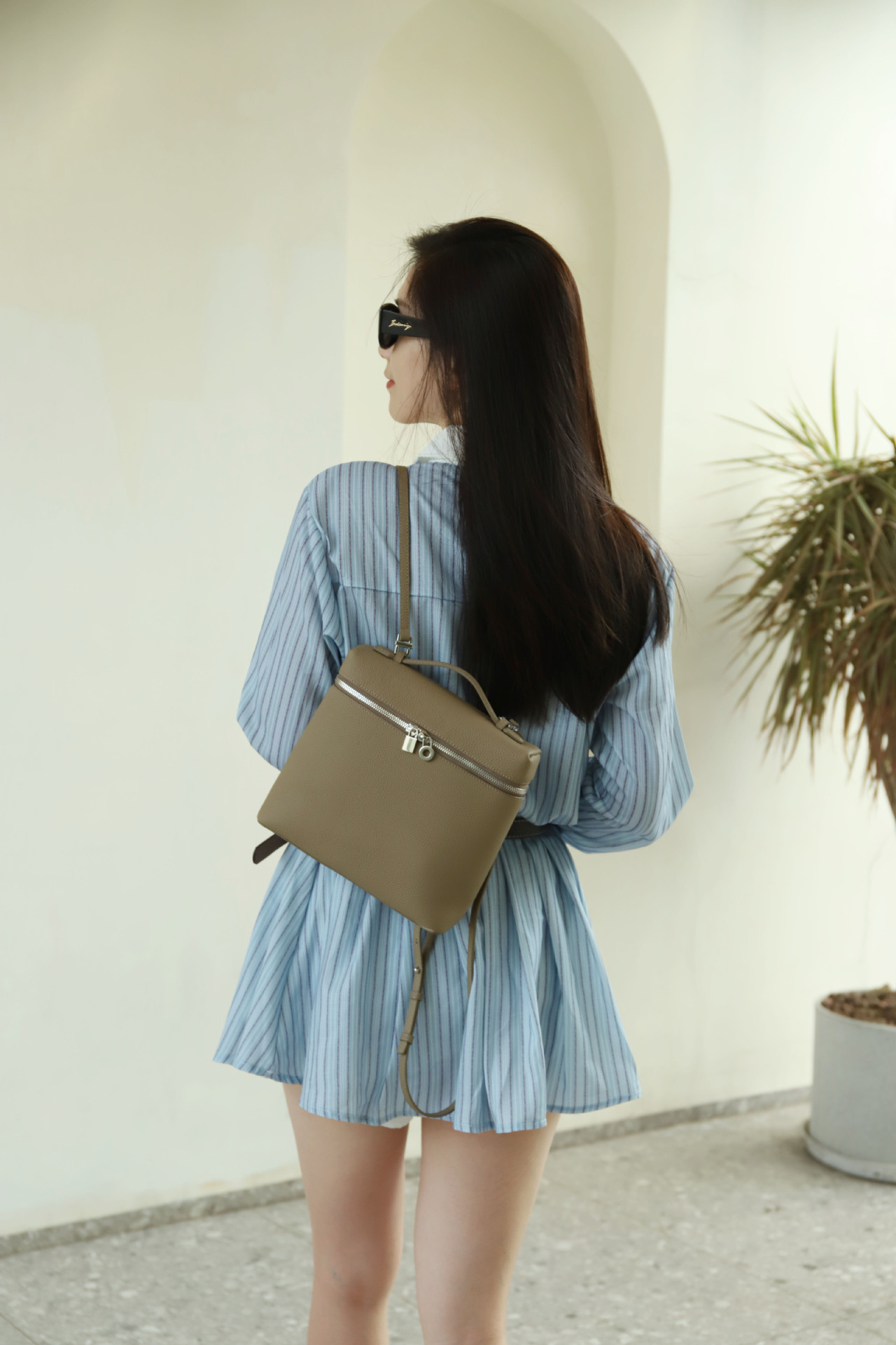 Picture of LP Casual Backpack Genuine Leather Women's Bag Portable Box Bag Large Capacity High-Level Simple Elegant Multi-Function Backpack