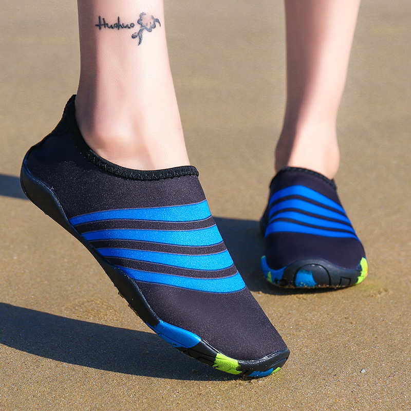 Picture of Outdoor Diving and Snorkeling Beach Shoes and Socks for Men and Women, Skin-Friendly Wading Beach Socks, Women's Swimming Shoes, Quick-Drying Soft-Soled River Tracing Shoes
