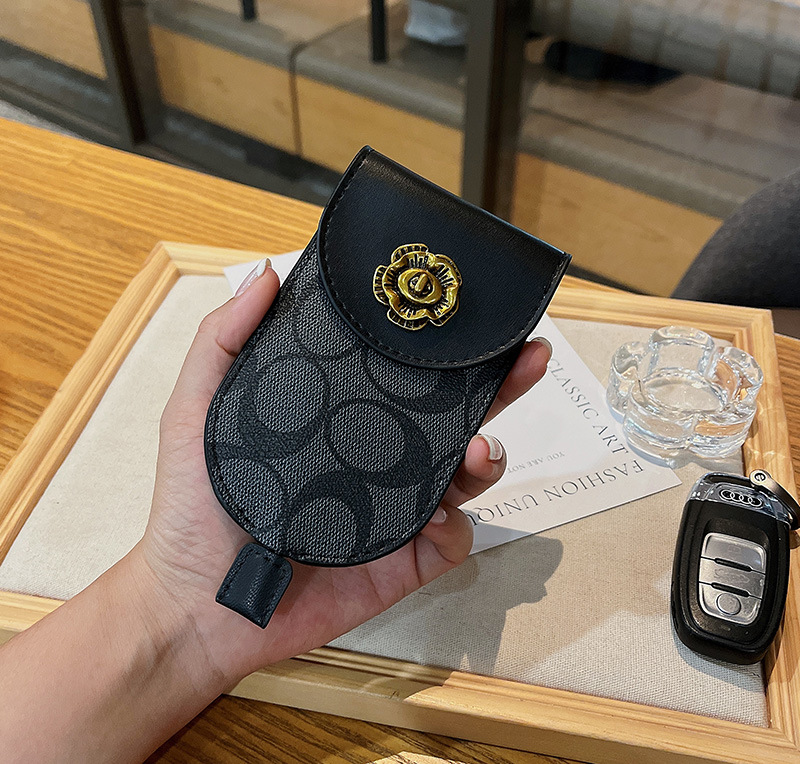 Picture of Vintage Camellia Multi-function Pull-out Car Key Bag Universal Men's and Women's Car Key Protective Cover Storage Bag