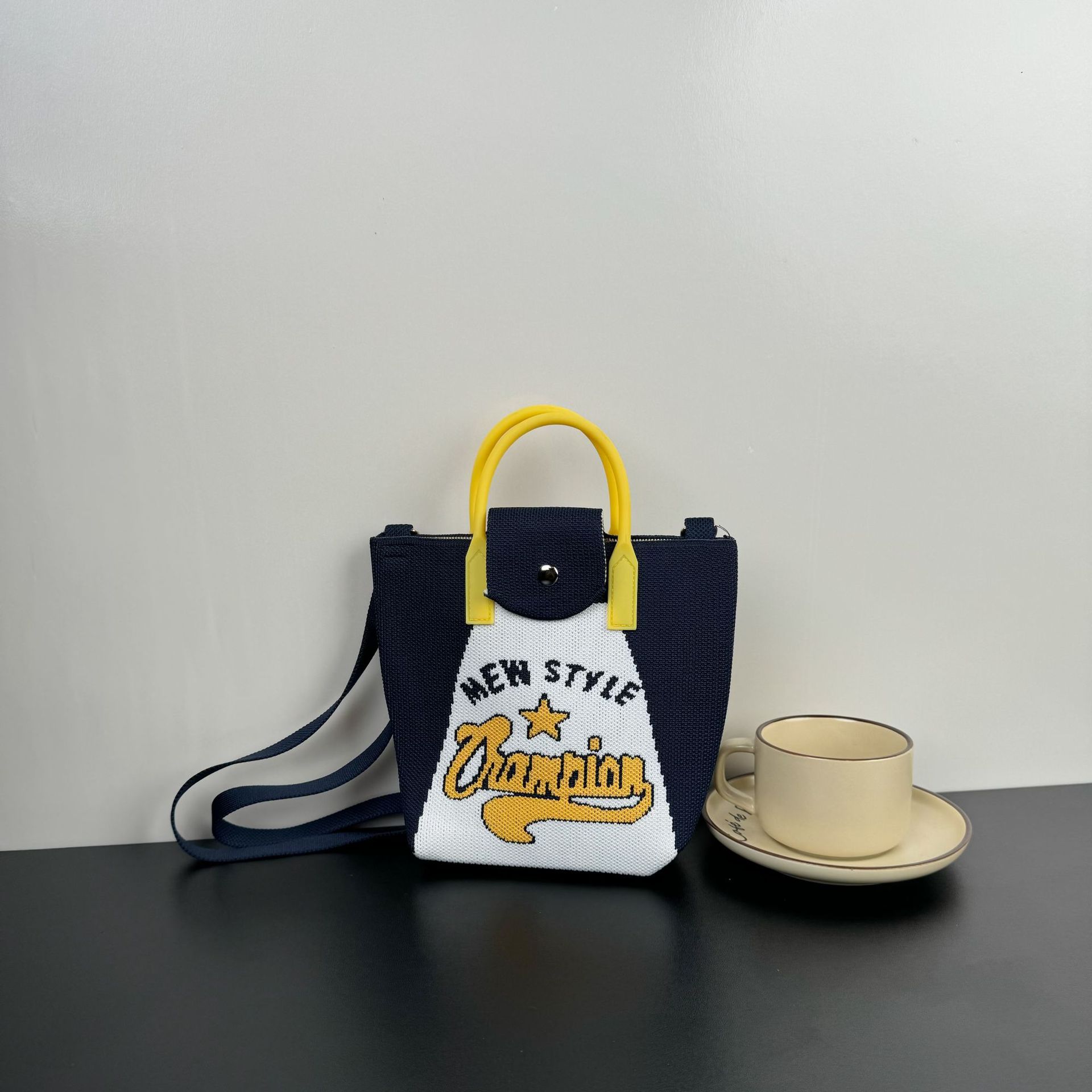 Picture of Advanced Sense Ins Mobile Phone Bag New Cartoon Knitted Bag Niche All-match Crossbody Handbag Korean Coin Purse Bag