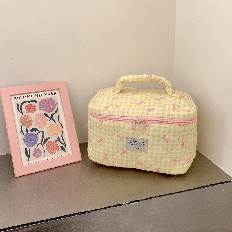 Picture of Simple bow travel portable cosmetic bag large capacity high-end feeling ins high-value cosmetic bag a batch