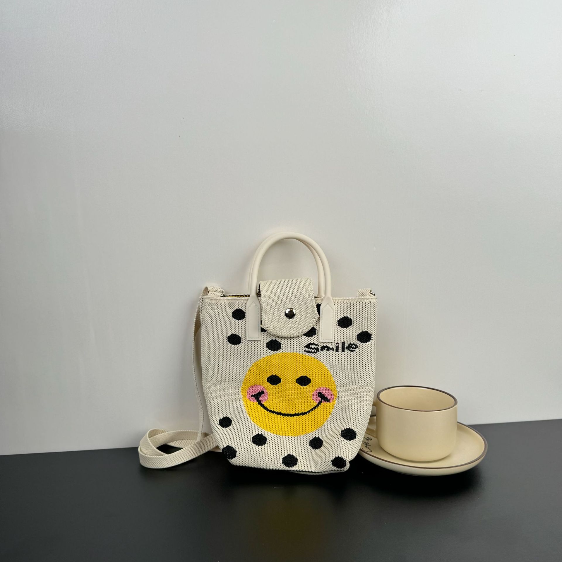 Picture of Advanced Sense Ins Mobile Phone Bag New Cartoon Knitted Bag Niche All-match Crossbody Handbag Korean Coin Purse Bag