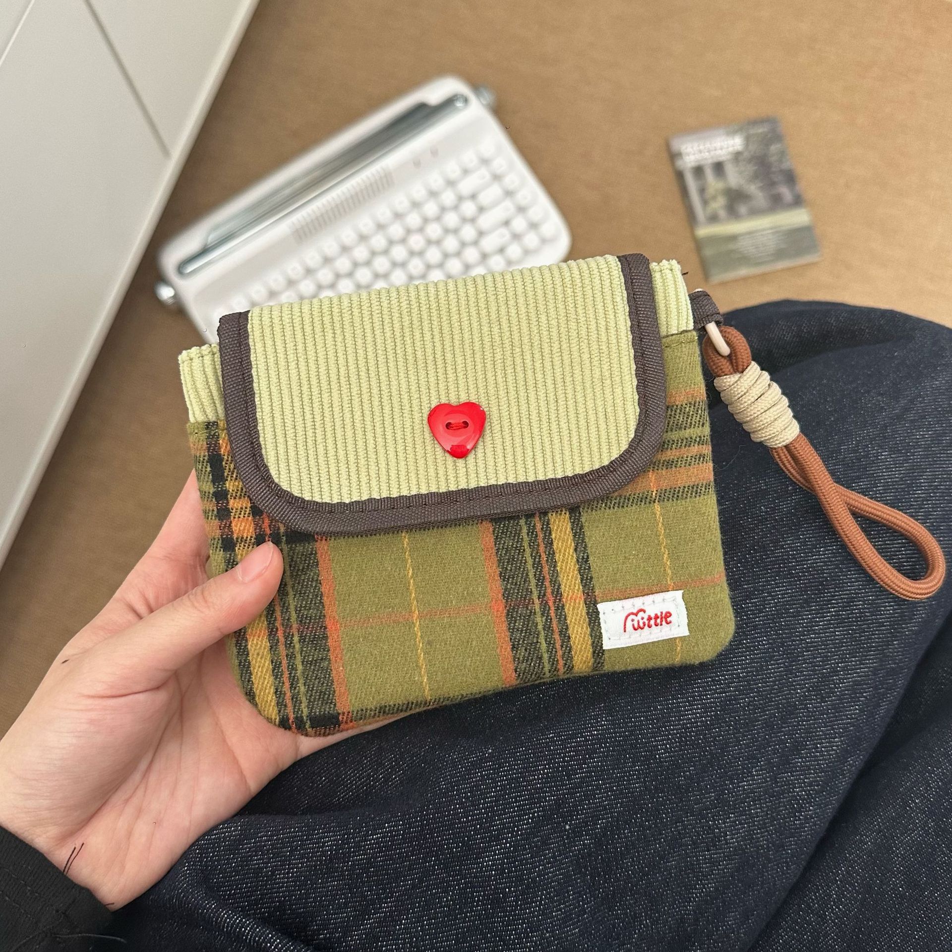 Picture of Retro Plaid Mini Mouth Red Bag 2025 New Portable Travel Sundries Storage Bag Earphone Bag Coin Purse
