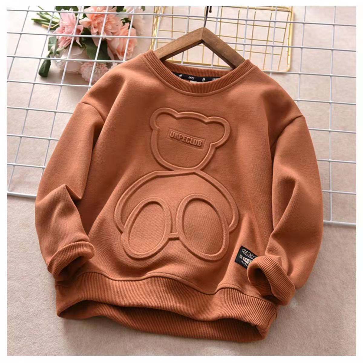 Picture of Children's Clothing, Spring & Fall Boys' Sweatshirts, Thin Autumn Clothes, Medium and Large Kidsren's Embossed Bear T-Shirts, Kidsren's Autumn Clothes, Kidsren's Tops