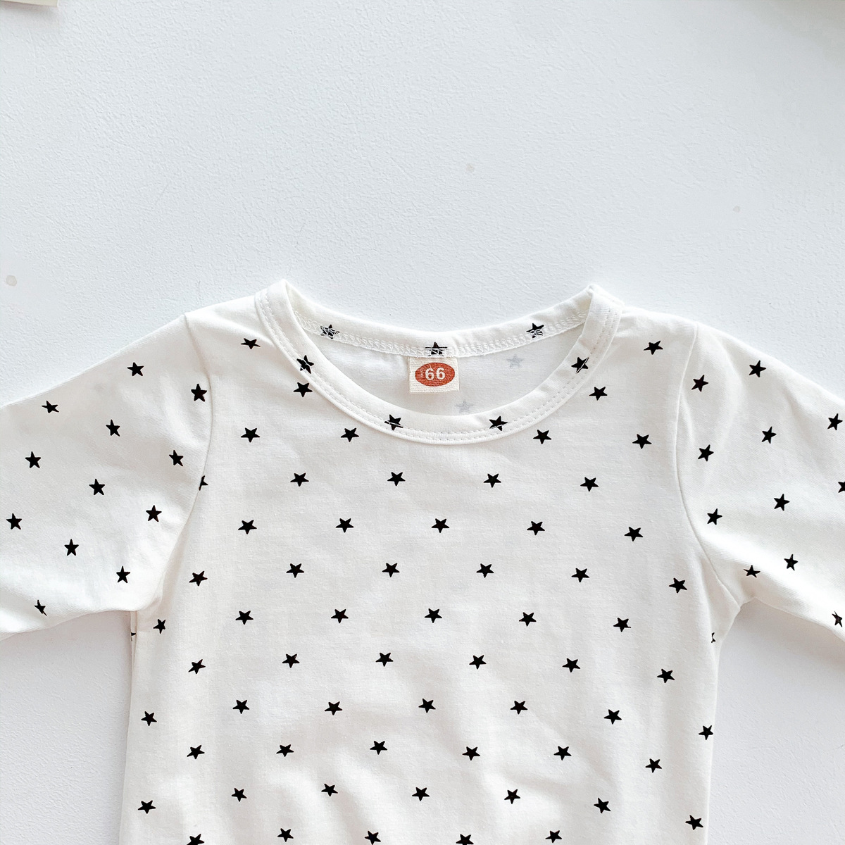 Picture of 2025 Spring and Autumn Korean Style Baby Jumpsuit Western Style Long Sleeve Polka Dot Male and Female Baby Coverall Outing Clothes with Hood