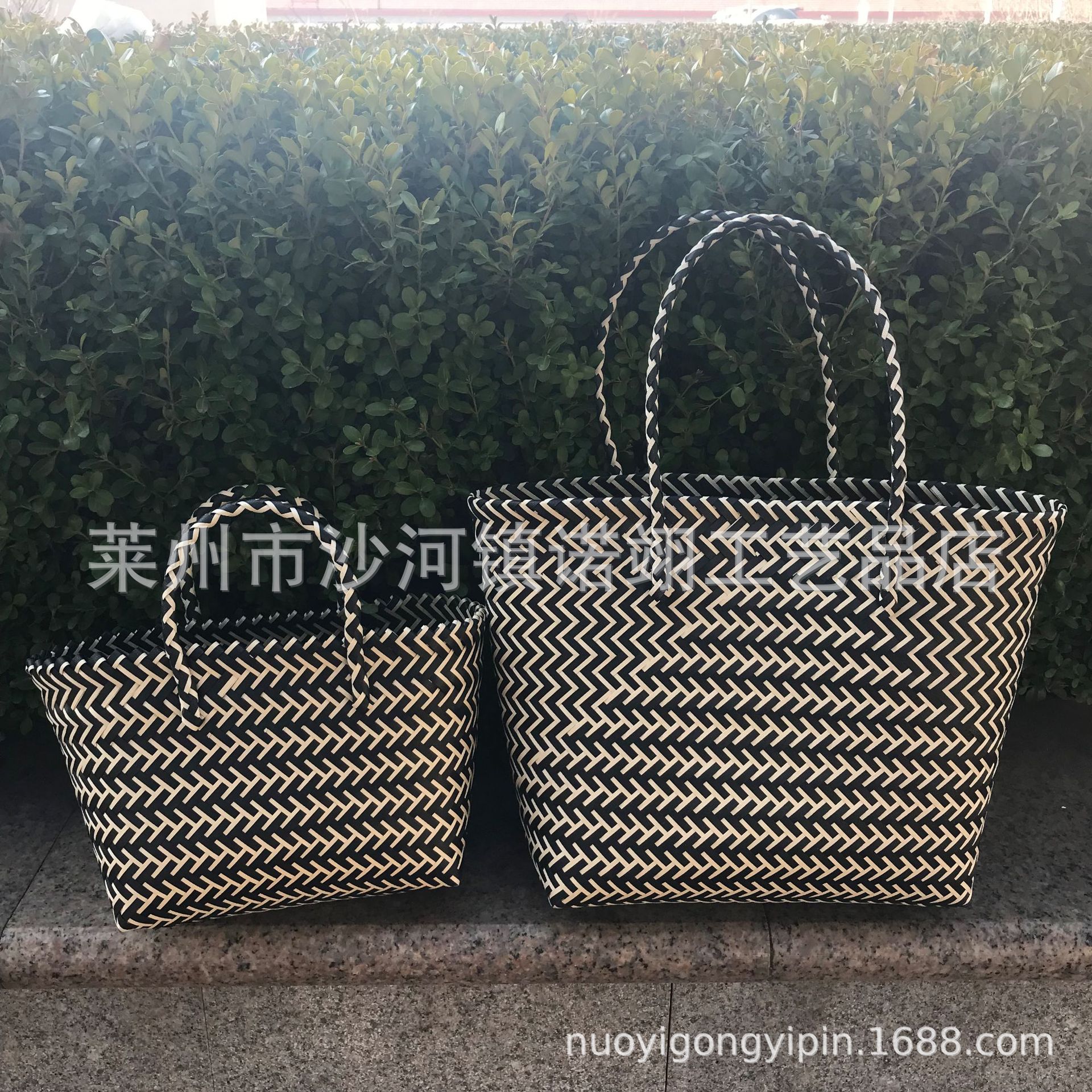 Manufacturer Sells Plastic Hand-Knitted Fashion Women's Bags, Handbags, Shopping Bags, Urban Casual Bags, Striped Vegetable Basket Bags