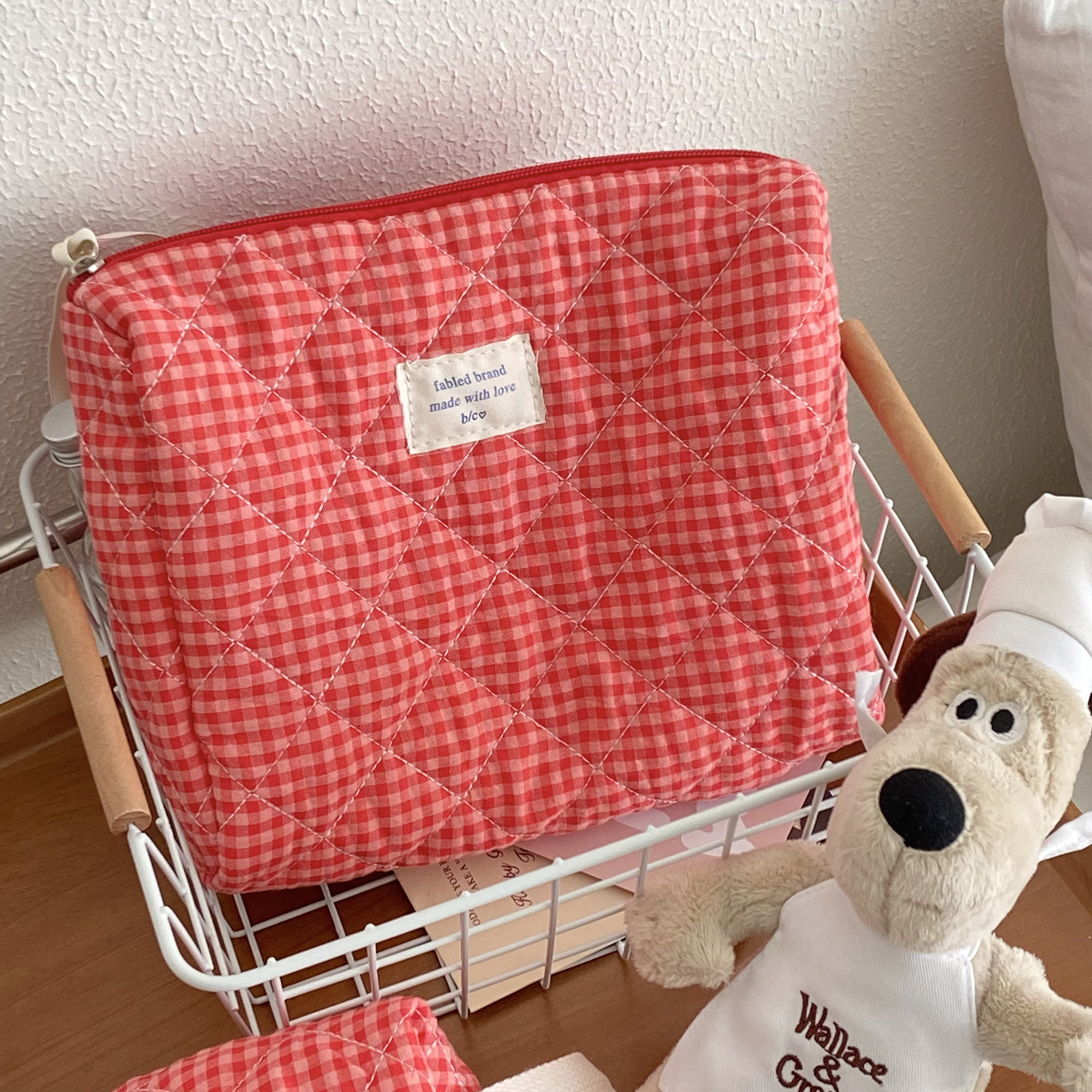 Picture of Redberry Plaid Cosmetic Bag, Simple, Large-Capacity and Good-Looking Student Cosmetics Storage Bag, Cotton Quilted Toiletry Bag