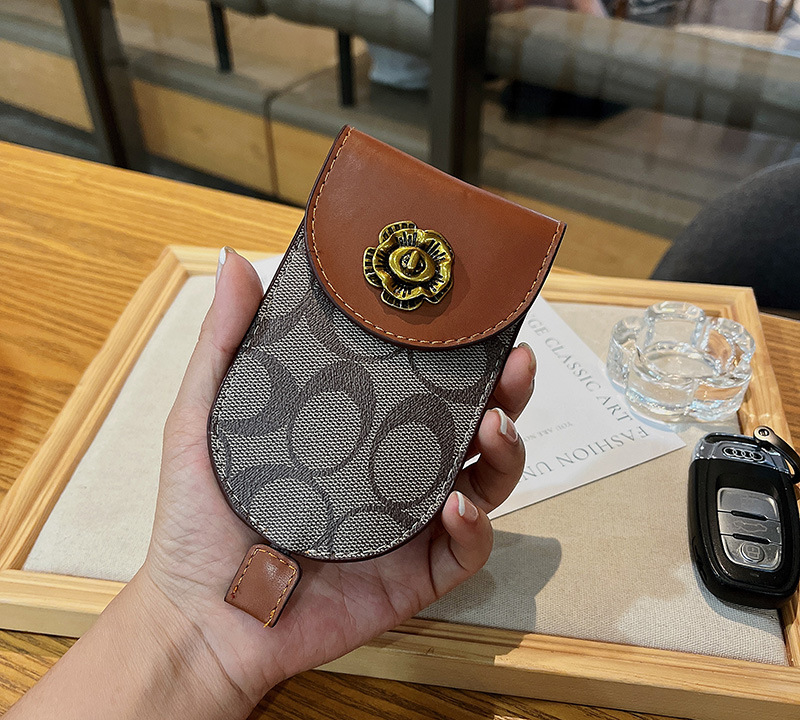 Picture of Vintage Camellia Multi-function Pull-out Car Key Bag Universal Men's and Women's Car Key Protective Cover Storage Bag