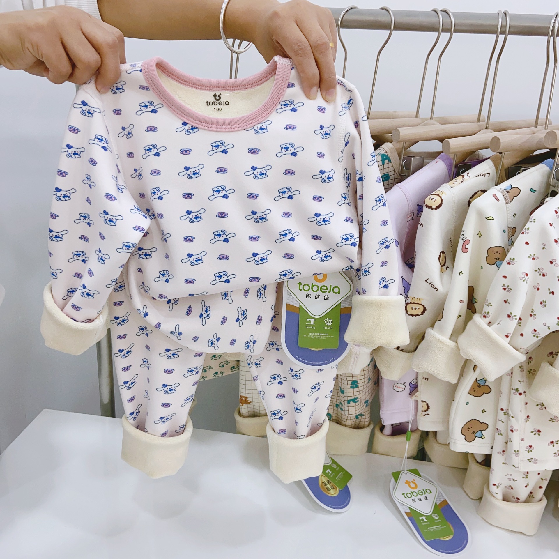 Picture of ZhongDa Children's Cherry Blossom Velvet Home Clothes Children's Warm Lined Velvet Thickened Pajamas Set Boys and Girls Corset Underwear Set