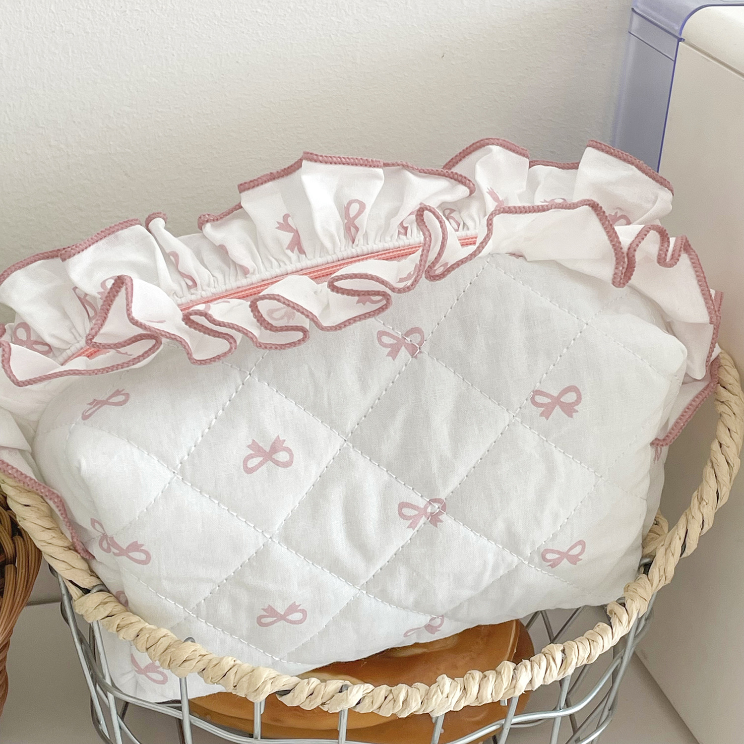 Picture of Lace Bow Makeup Bag Student Portable Sweet Fresh Ruffled Clutch Bag High-value Rhombic Storage Bag