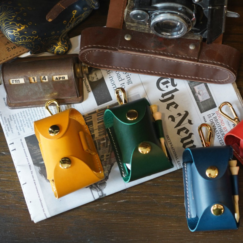 Picture of Outdoor Sports Golf Portable Ball Bag Ball Nail Leather Case European and American Retro Leather Golf Storage Waist Bag