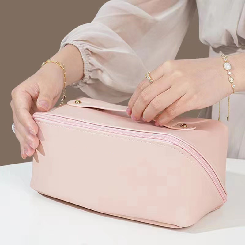 Picture of Internet celebrity style large capacity high-looking PU cosmetic bag letter-free portable storage bag travel storage bag wholesale