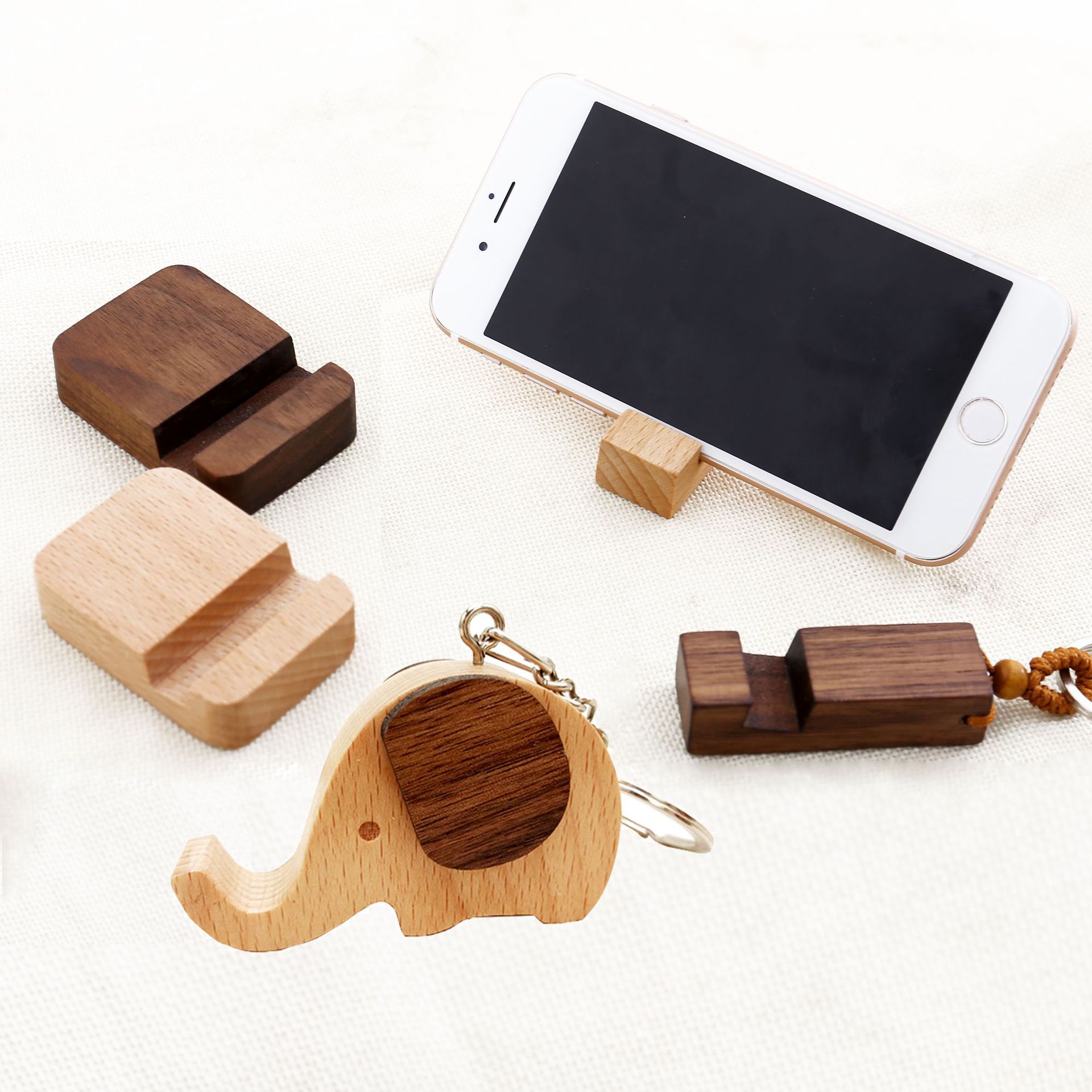 Log mobile phone holder creative personality compact portable wooden mobile phone holder keychain wholesale logo