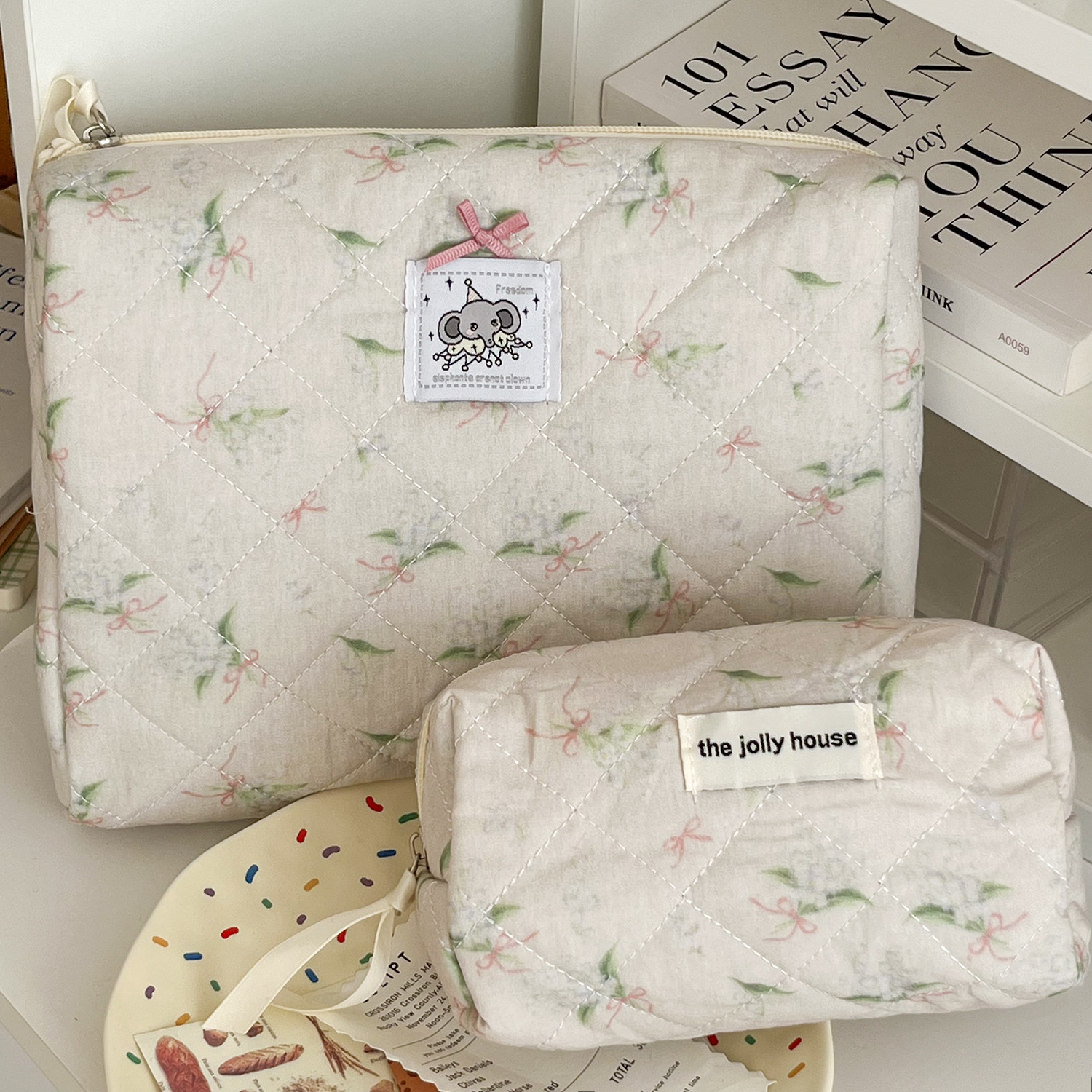 Picture of Cross-border Nali Elephant Cosmetic Bag High-value Travel Portable Storage Bag Student Dormitory Portable Wash Bag