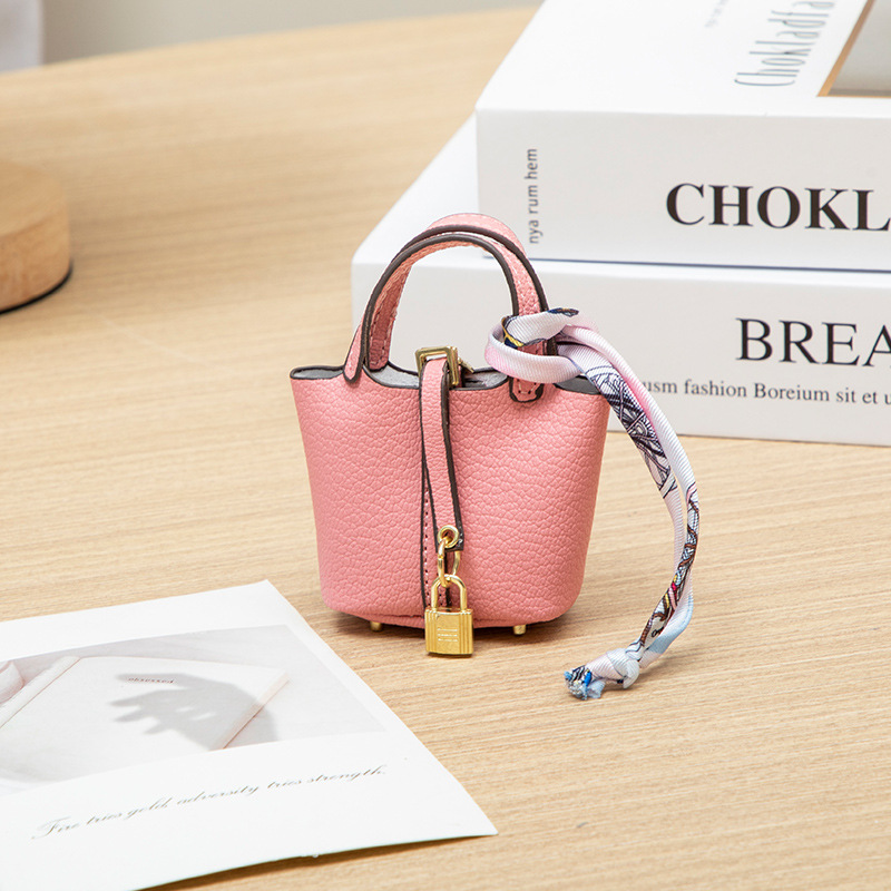 Picture of New Fashion Bag Pendant, High-End Leather Car Keychain Pendant, Cute Creative Headphone Bag, Women's Bag Jewelry