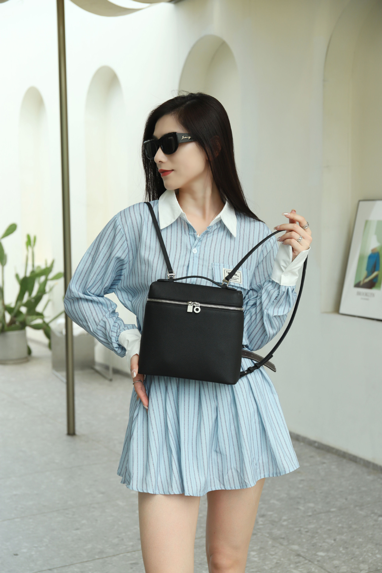Picture of LP Casual Backpack Genuine Leather Women's Bag Portable Box Bag Large Capacity High-Level Simple Elegant Multi-Function Backpack