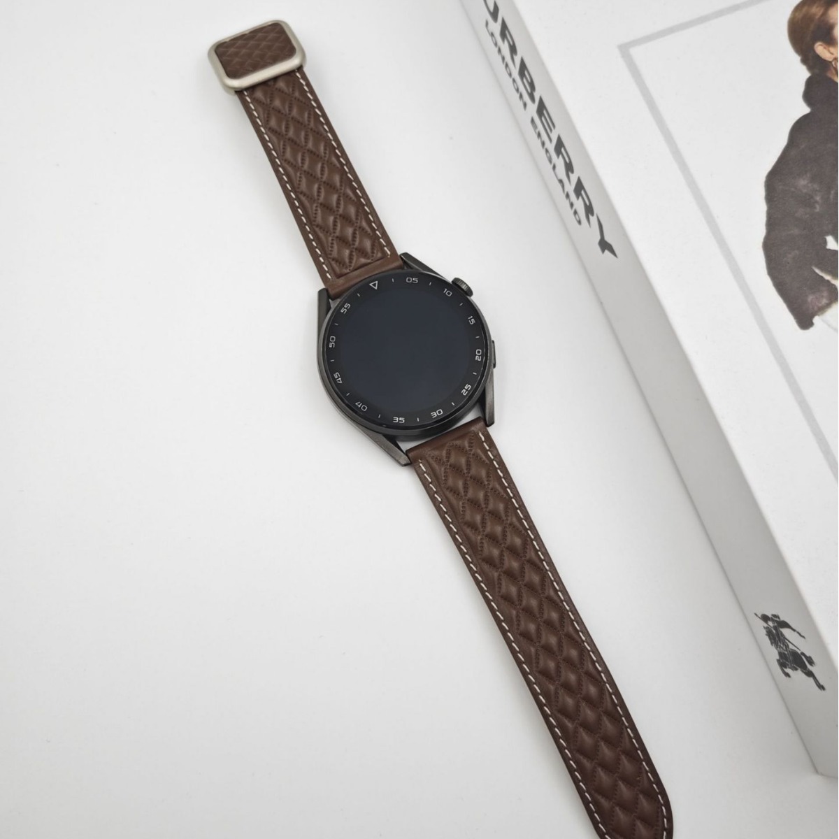 Picture of Suitable for Huawei Gt5 Samsung Watch Xiaomi S4 Genuine Leather Quilted Pattern Double-Sided Leather Foldableing Magnetic Square Buckle Watch Strap