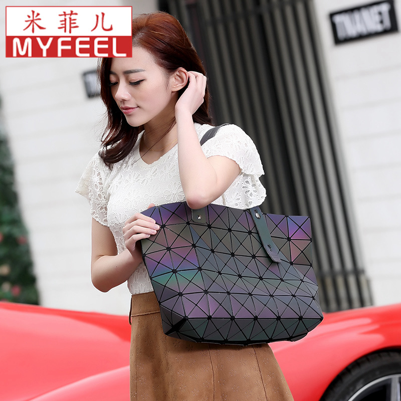 Picture of Luminous geometric bag ladies 2020 New changeable folding portable shoulder bag 7*8 Direct free agent