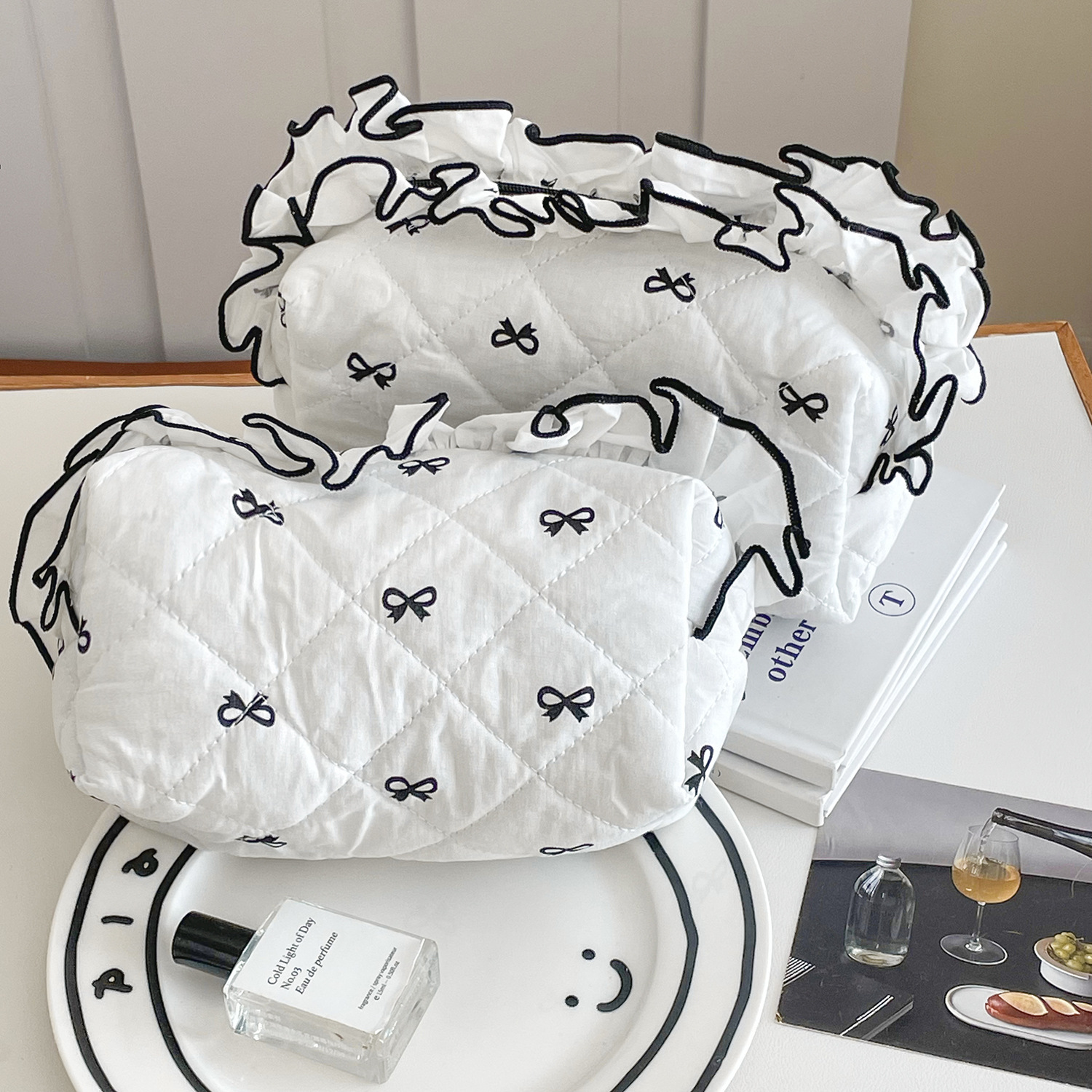 Picture of Lace Bow Makeup Bag Student Portable Sweet Fresh Ruffled Clutch Bag High-value Rhombic Storage Bag