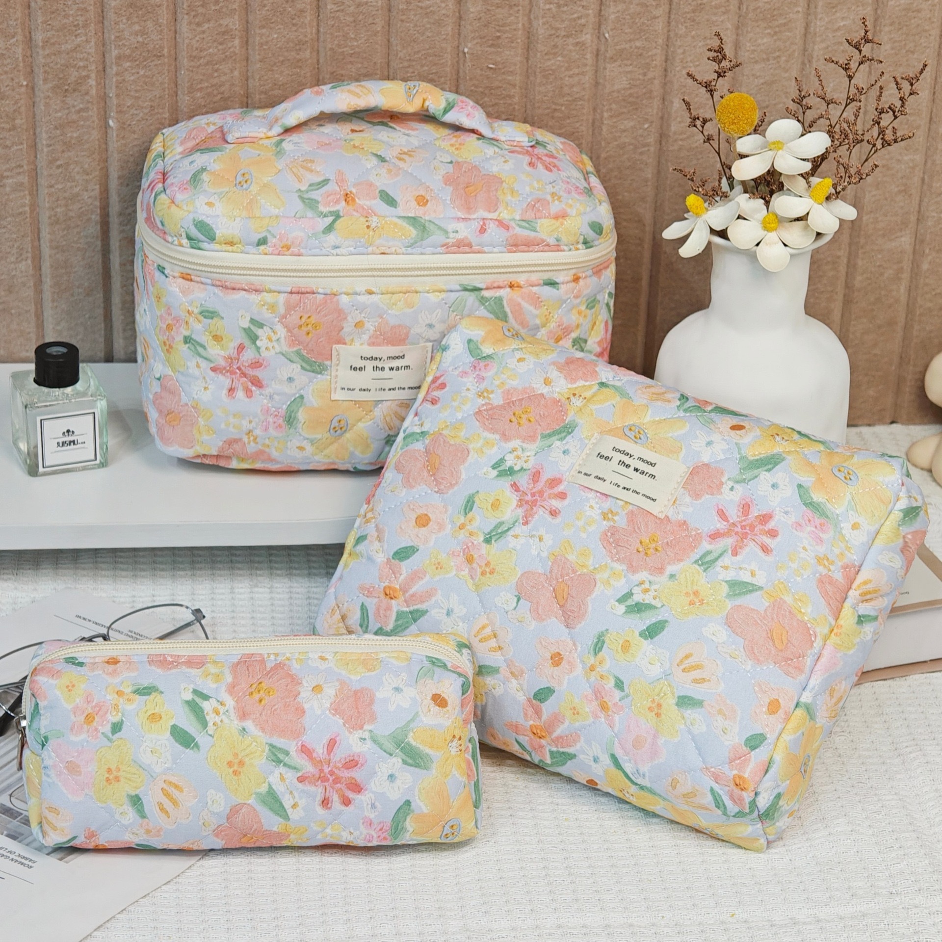 Picture of Cross-border Super New Cotton Cosmetic Bag Niche Portable Washes Storage Bag Floral Ins Cute Quilted