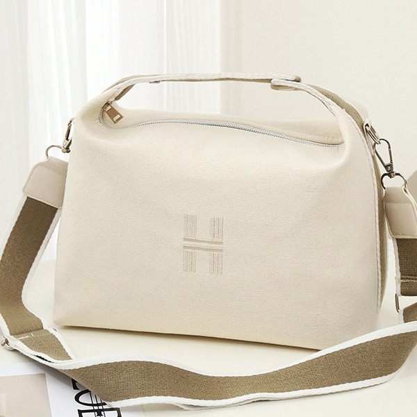 Picture of 2024 New Ins Women's Bag Solid Color Canvas Bag Large Capacity Simple Cosmetic Bag Korean Style One-Shoulder Artistic Crossbody Bag