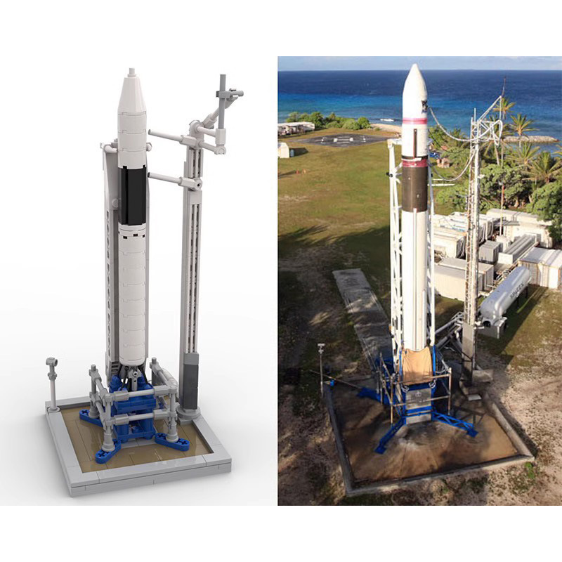 Picture of MOC Chinese-made assembled toy Falcon No. 1 launch vehicle SpaceX building blocks compatible with Lego model
