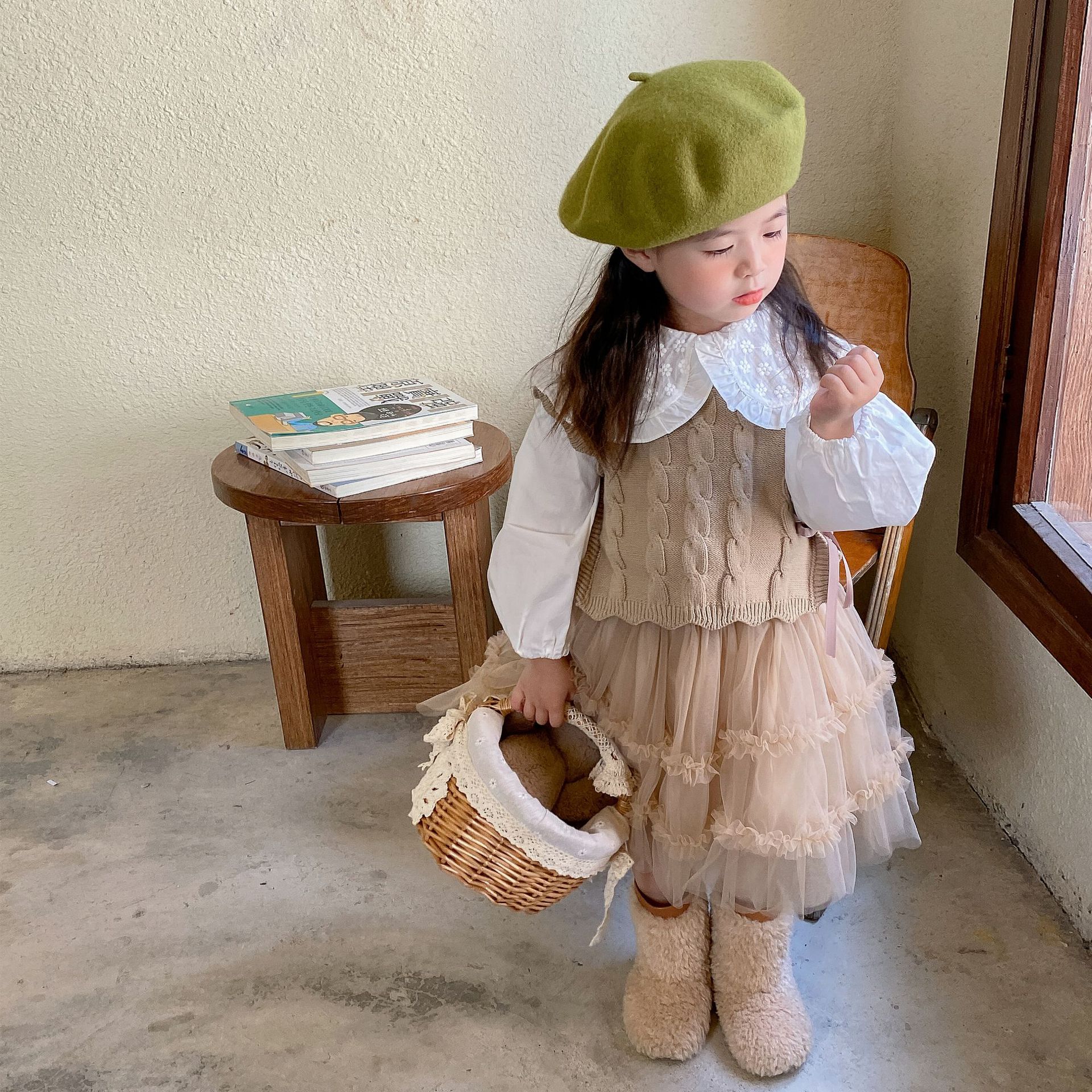 Picture of Girls' Wool Vest 2024 Autumn and Winter New Korean Style Girls' Ribbon Knitted Vest Western Style Baby's Waistcoat