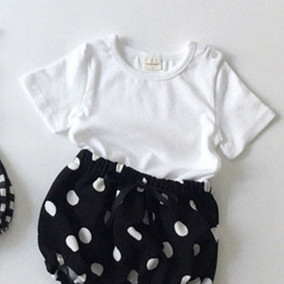 Picture of In Stock Korean Summer Boys and Girls Baby Suit Round Neck Short-sleeved T-shirt All-match Half-sleeved Pants Big Pp Bread Pants Children's Set