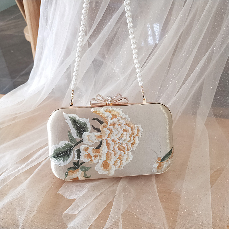Dinner Bag Women's Chinese Style Vintage Embroidered Clutch Bag Peony Flower Cheongsam Bag Banquet Annual Meeting Handbag Pearl