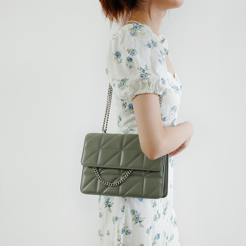 Picture of Autumn New Bag Women's Portable Rhombus Chain Bag Simple Shoulder Armpit Women's Crossbody Bag Wholesale Lightweight