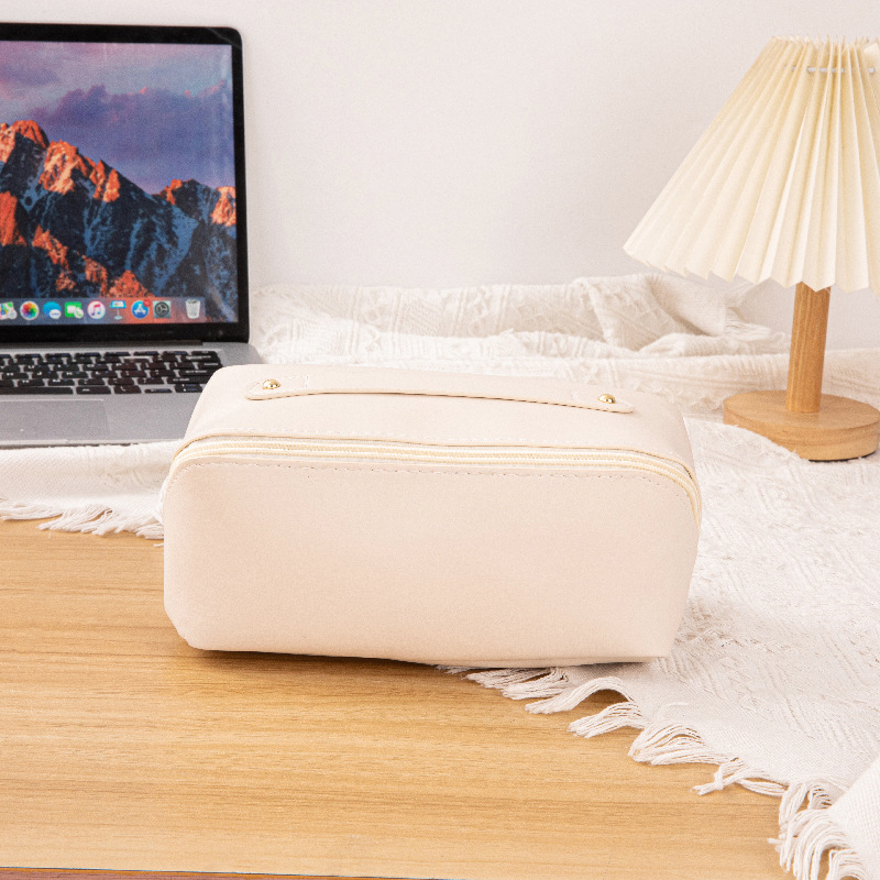 Picture of Internet celebrity style large capacity high-looking PU cosmetic bag letter-free portable storage bag travel storage bag wholesale
