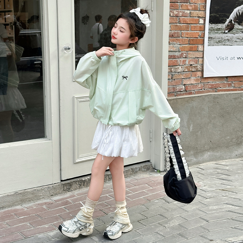 Summer Girls' Lightweight Sunscreen Clothing Girls' Sunscreen Clothing Summer Outdoor Clothing Breathable Casual Loose Bow Embroidered