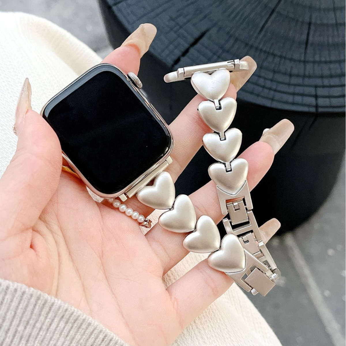 For Apple Watch Strap Love Metal iwatch1098765432 Heart Shaped Small Chanel Style Strap Wholesale