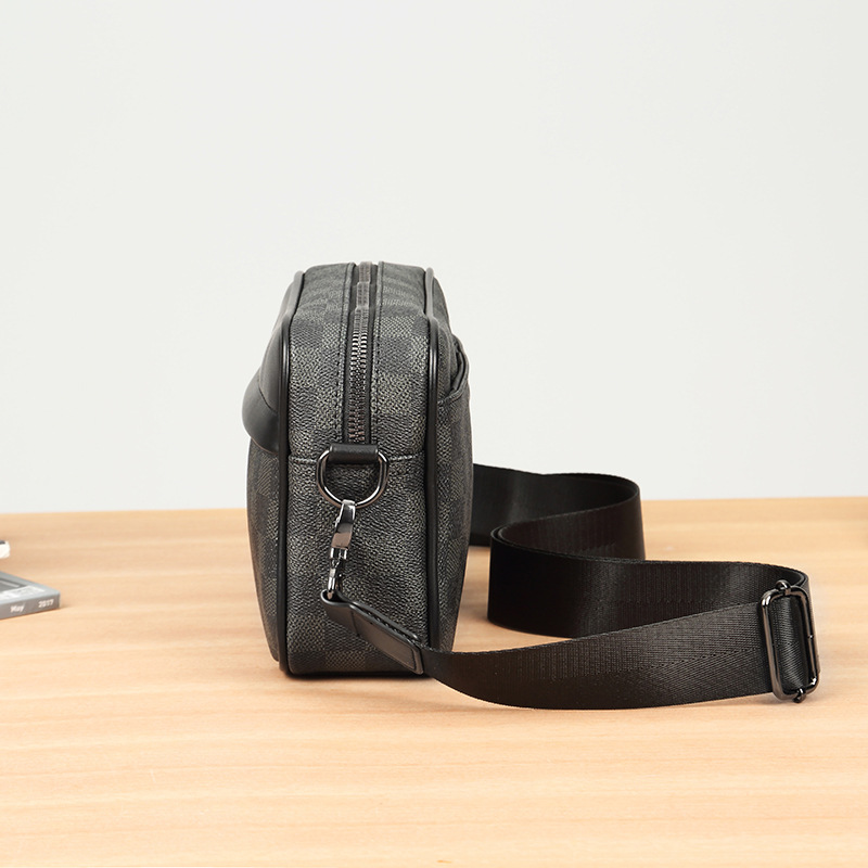 Picture of 2023 Fashion Casual Trendy Postman Shoulder Bag Plaid Small Crossbody Bag Casual Business Leather Men's One-Piece Hair