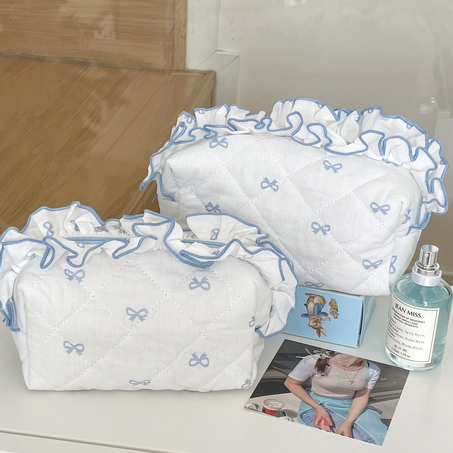Picture of Lace Bow Makeup Bag Student Portable Sweet Fresh Ruffled Clutch Bag High-value Rhombic Storage Bag