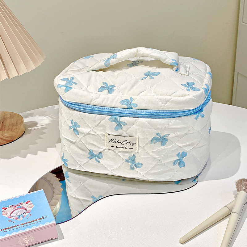 Picture of Simple bow travel portable cosmetic bag large capacity high-end feeling ins high-value cosmetic bag a batch