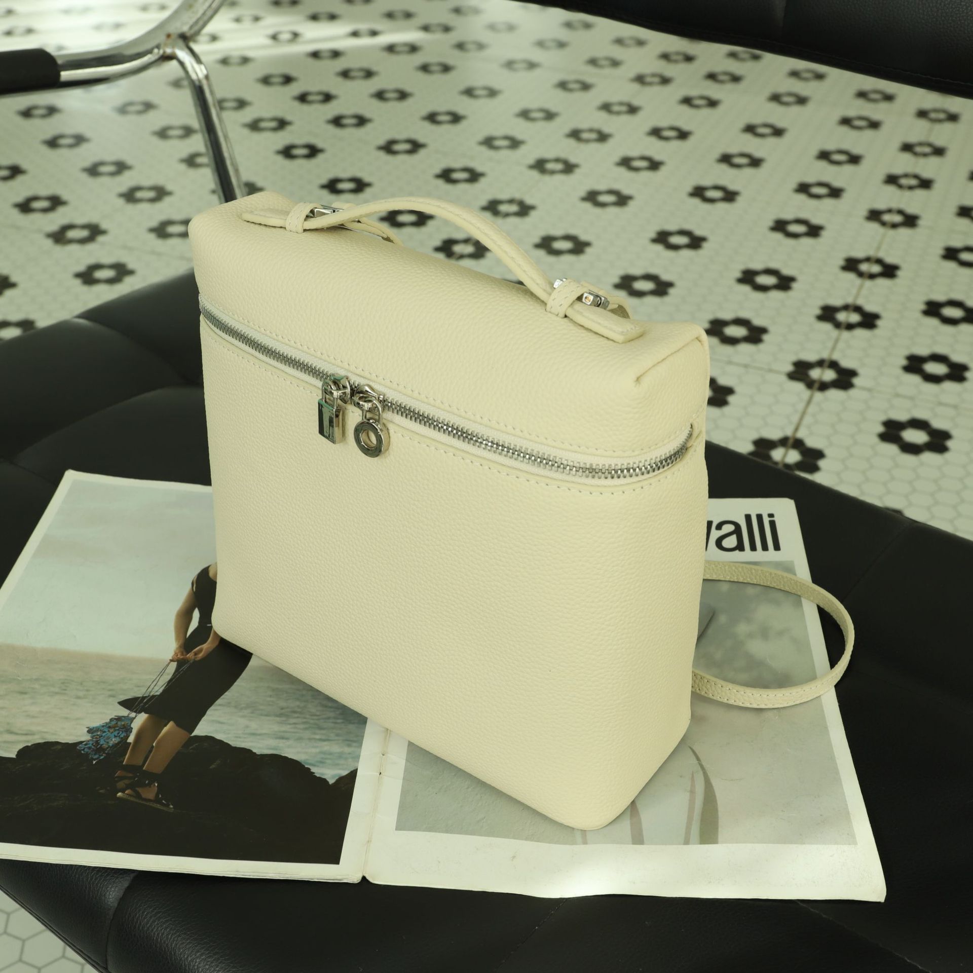 Picture of LP Casual Backpack Genuine Leather Women's Bag Portable Box Bag Large Capacity High-Level Simple Elegant Multi-Function Backpack