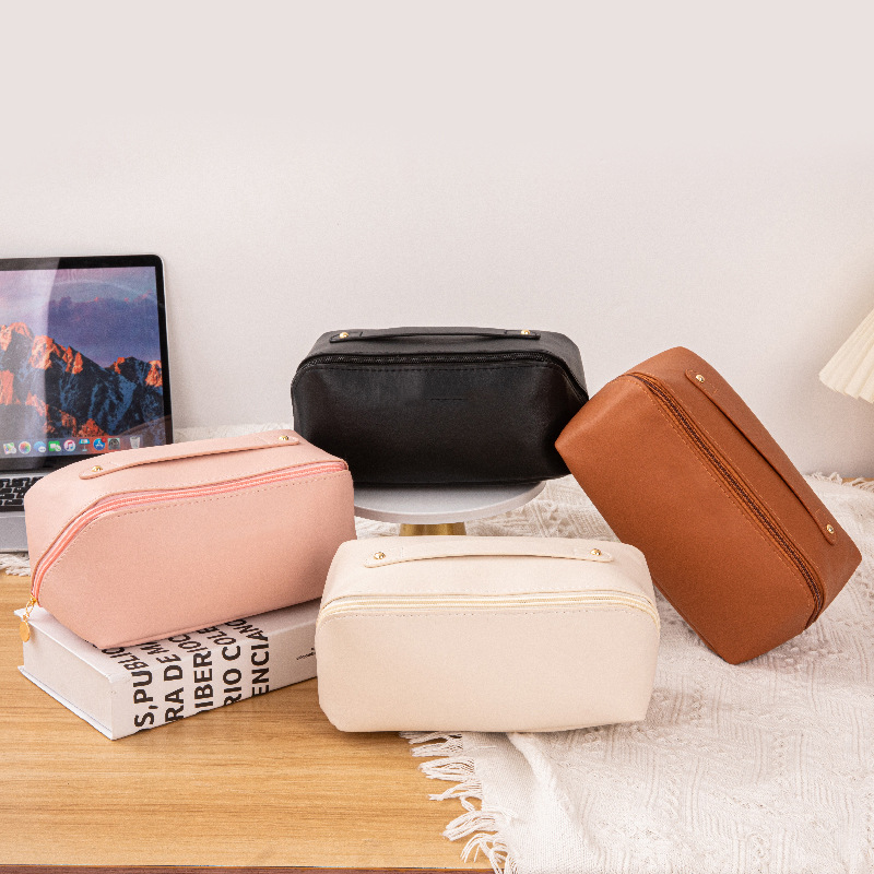 Picture of Internet celebrity style large capacity high-looking PU cosmetic bag letter-free portable storage bag travel storage bag wholesale