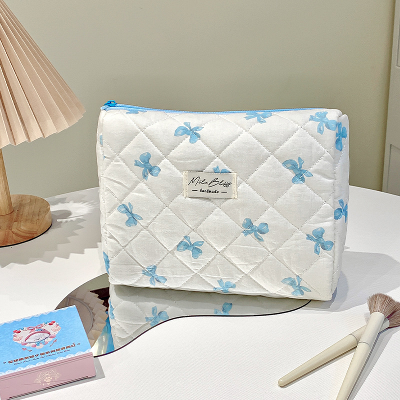Picture of Simple bow travel portable cosmetic bag large capacity high-end feeling ins high-value cosmetic bag a batch