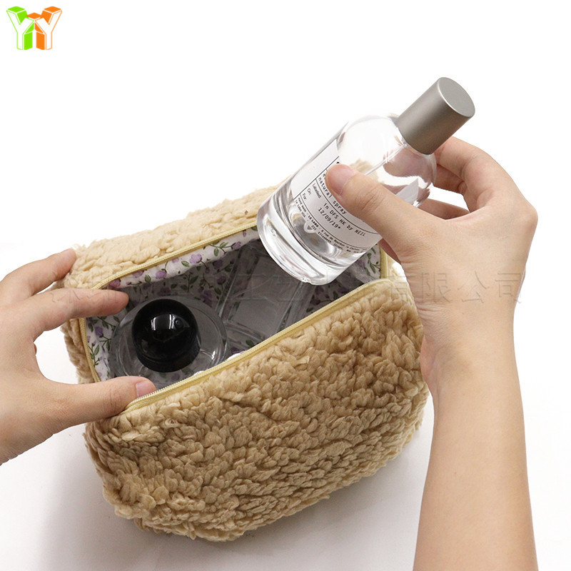 Picture of New Teddy Fleece Cosmetic Bag Lamb Fleece Skin Care Storage Bag Hand Square Zipper Cosmetic Bag