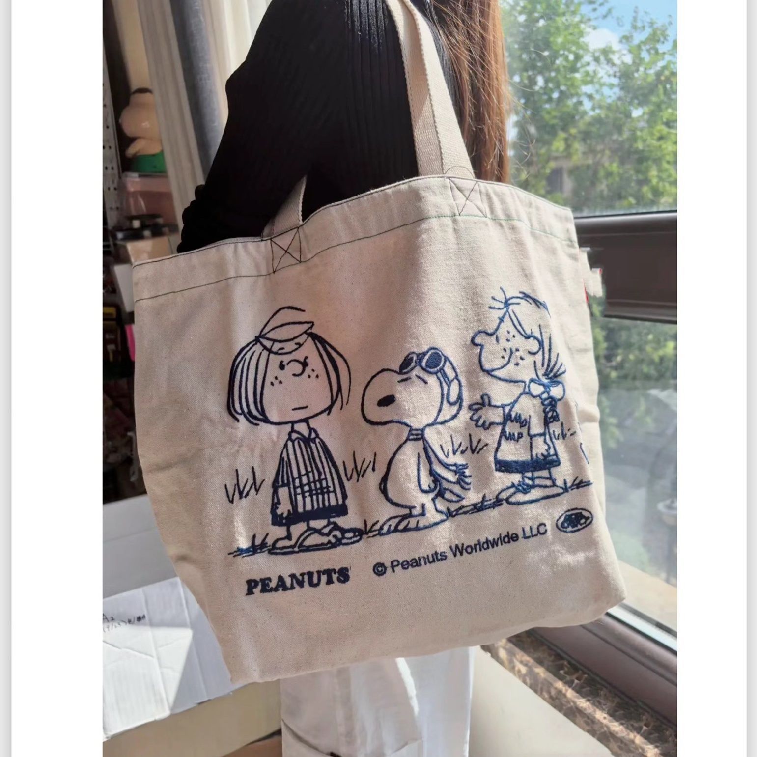 Picture of Japanese Snoopy boofoowoo Joint Canvas Embroidered Shoulder Bag Large Capacity Tote Bag Handbag Shoulder Bag