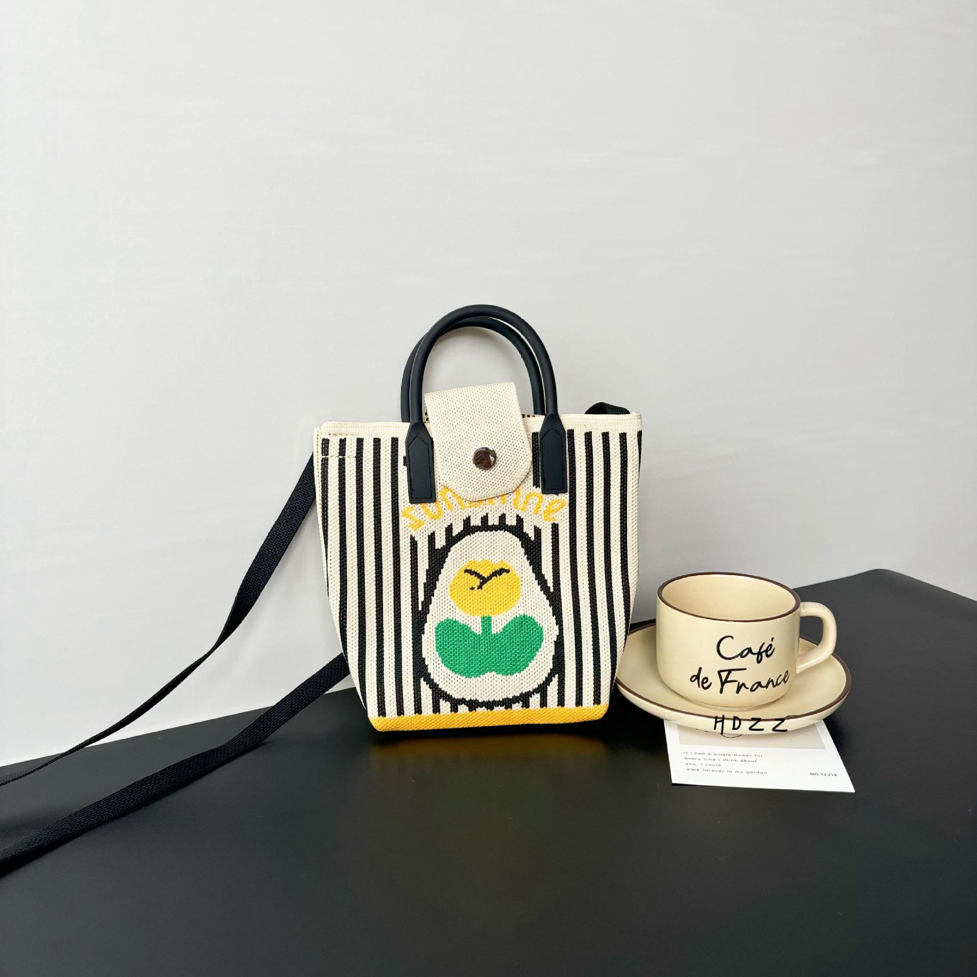 Picture of Advanced Sense Ins Mobile Phone Bag New Cartoon Knitted Bag Niche All-match Crossbody Handbag Korean Coin Purse Bag