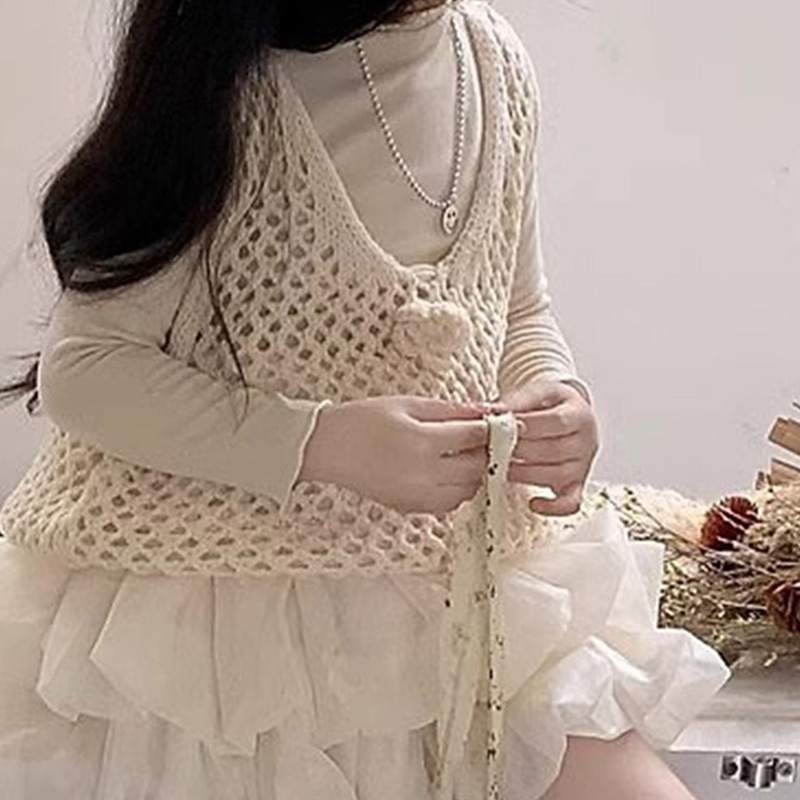 Picture of Girls' Clothing 2025 Early Autumn Sleeveless Pure Color Cut Out Knitted Vest Baby Girl Fashionable Vest Versatile Style